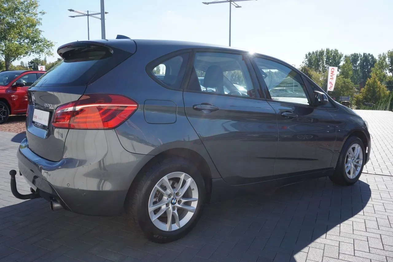 BMW 2er Reihe 220i 2-Zonen-Klima Navi...  Image 4